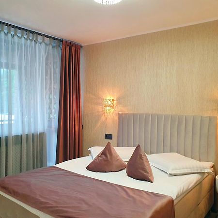 Irish House Hotel Sinaia Exterior photo